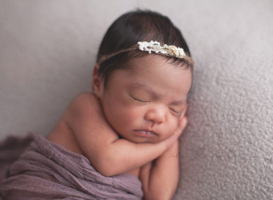 Peekaboo Studios Photography     Toronto Newborn Photographer