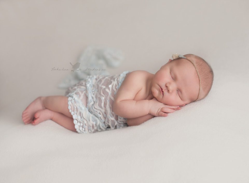 Toronto Newborn Photographer -Peekaboo Studios Photography